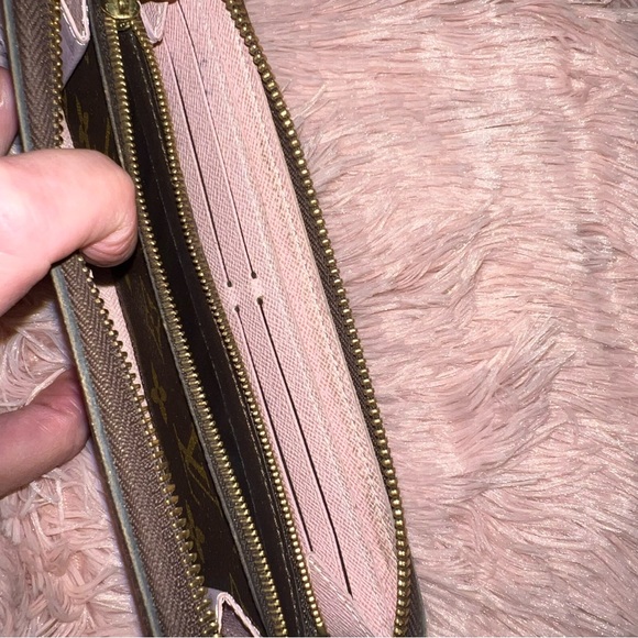 LOUIS VUITTON Clemence Wallet - Picture 12 of 14